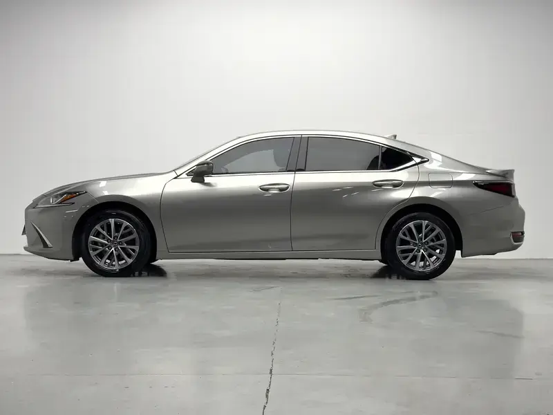 2024 Lexus ES с пробегом 35 700 км