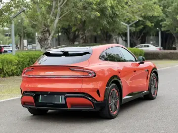 2025 Xiaomi YU7 с пробегом 5 000 км