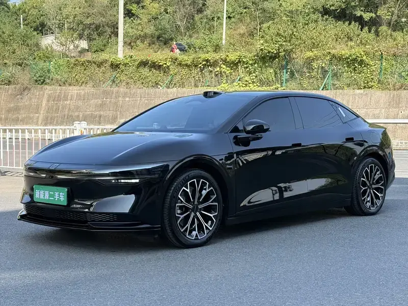 2025 Zeekr 007 с пробегом 18 000 км