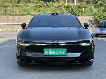 2025 Zeekr 007 с пробегом 18 000 км