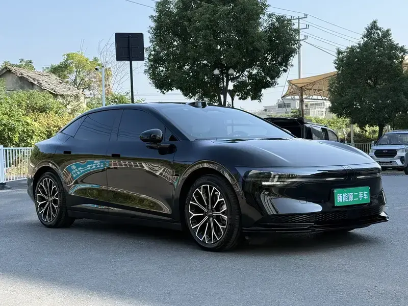 2025 Zeekr 007 с пробегом 18 000 км