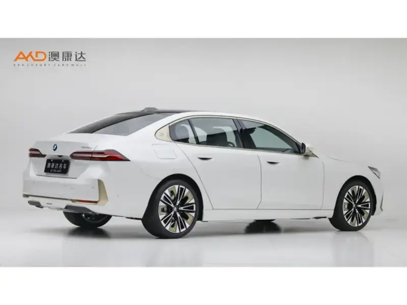 2024 BMW 5 серии с пробегом 10 900 км