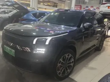 Lynk & Co 900