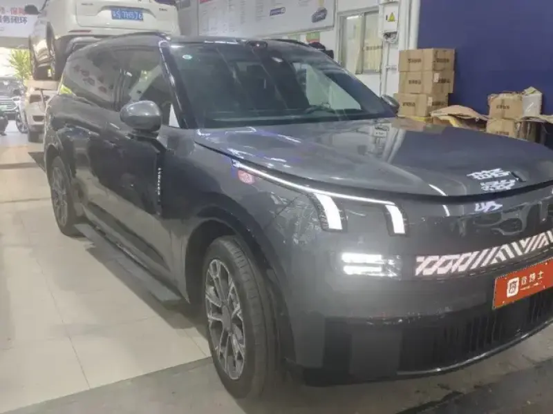 2025 Lynk & Co 900 с пробегом 18 100 км