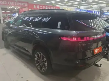 2025 Lynk & Co 900 с пробегом 18 100 км