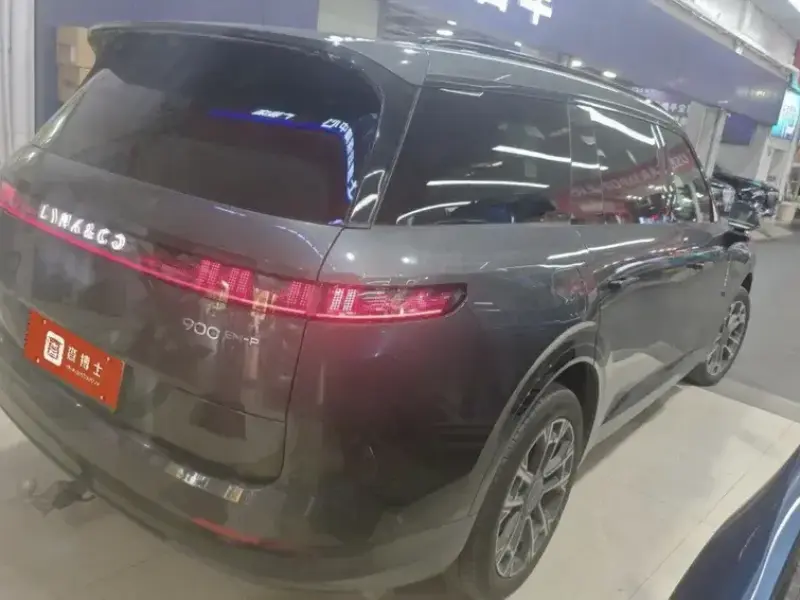 2025 Lynk & Co 900 с пробегом 18 100 км