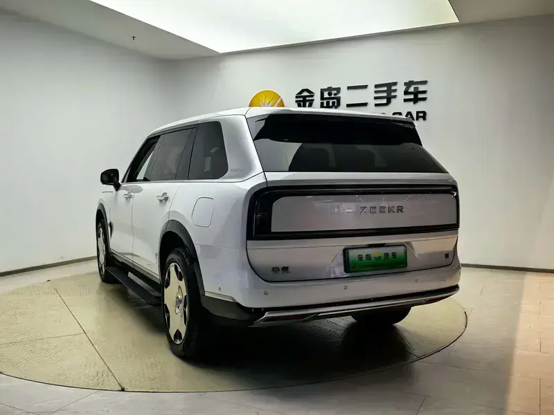 2025 Zeekr 9X с пробегом 21 500 км