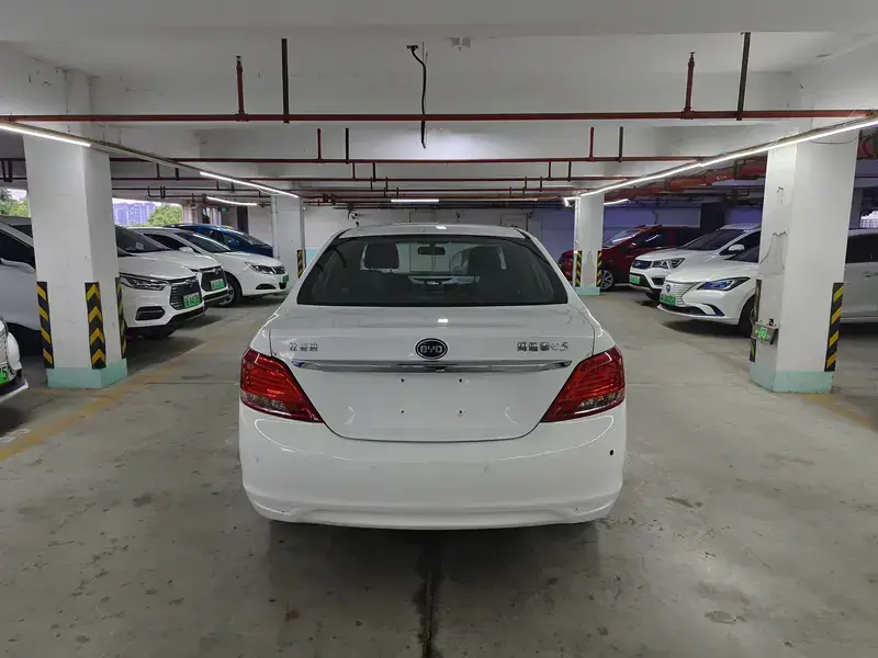 2018 BYD E5 с пробегом 100 000 км
