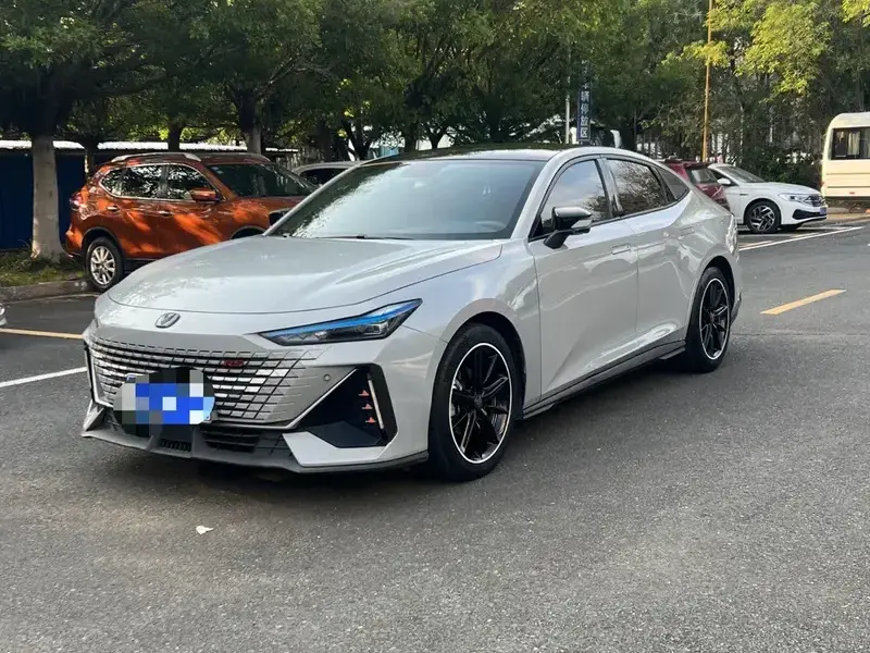 2022 Changan UNI-V с пробегом 66 000 км