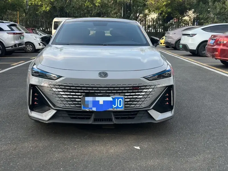 2022 Changan UNI-V с пробегом 66 000 км