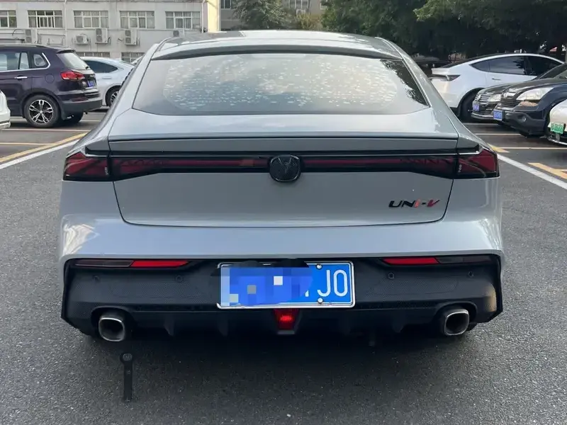 2022 Changan UNI-V с пробегом 66 000 км