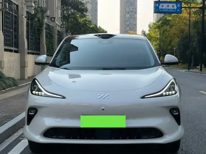 2025 IM Motors (Zhiji) LS6 с пробегом 40 000 км