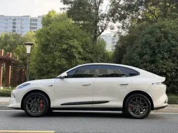2025 IM Motors (Zhiji) LS6 с пробегом 40 000 км