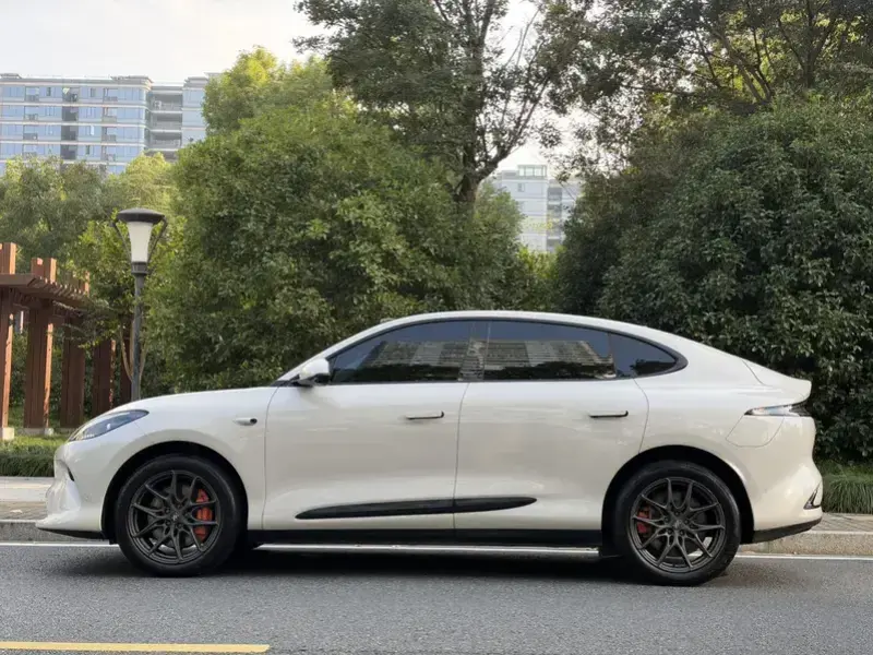2025 IM Motors (Zhiji) LS6 с пробегом 40 000 км