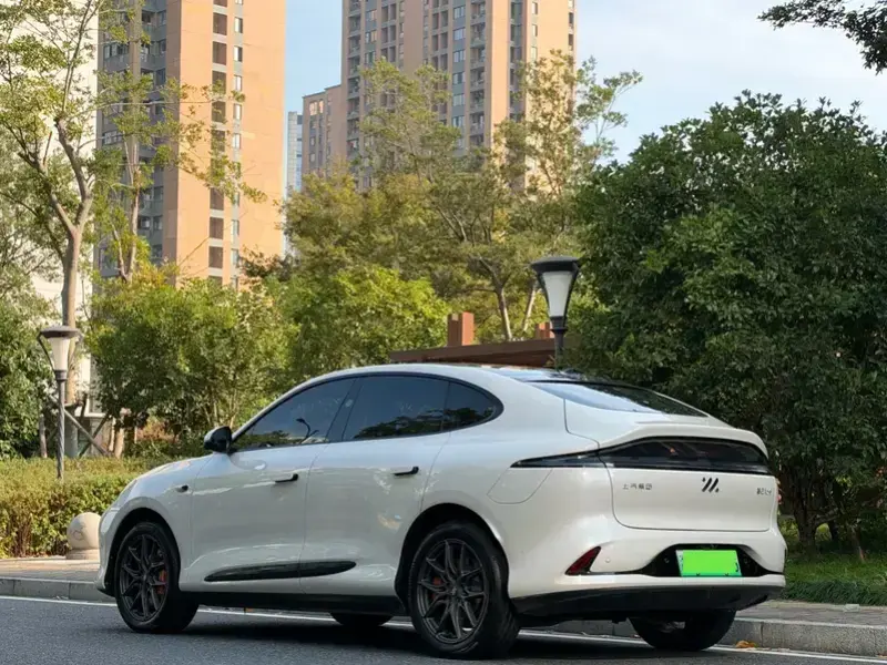 2025 IM Motors (Zhiji) LS6 с пробегом 40 000 км