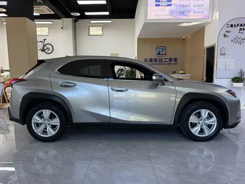 2020 Lexus UX с пробегом 55 000 км