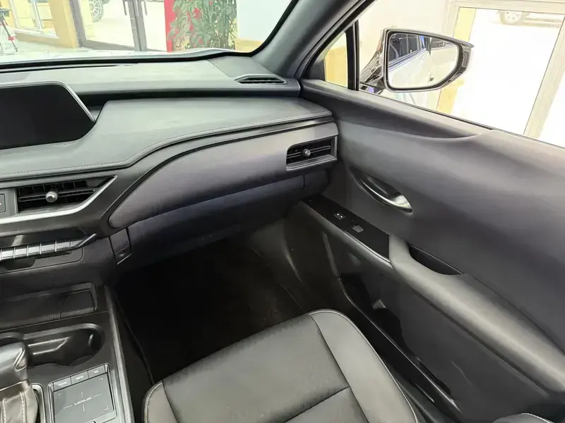 2020 Lexus UX с пробегом 55 000 км