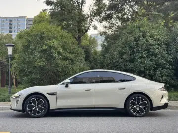 2024 Xiaomi SU7 с пробегом 27 000 км
