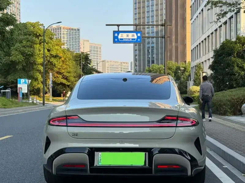 2024 Xiaomi SU7 с пробегом 27 000 км