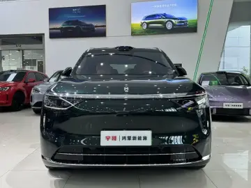 2025 Aito M8 с пробегом 19 000 км