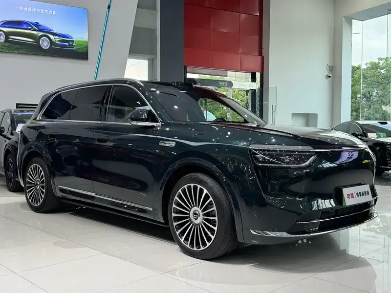 2025 Aito M8 с пробегом 19 000 км