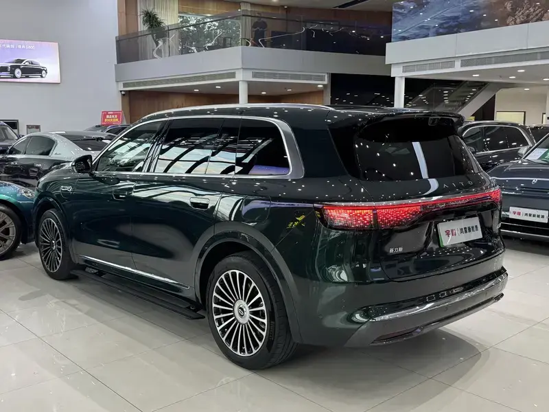 2025 Aito M8 с пробегом 19 000 км