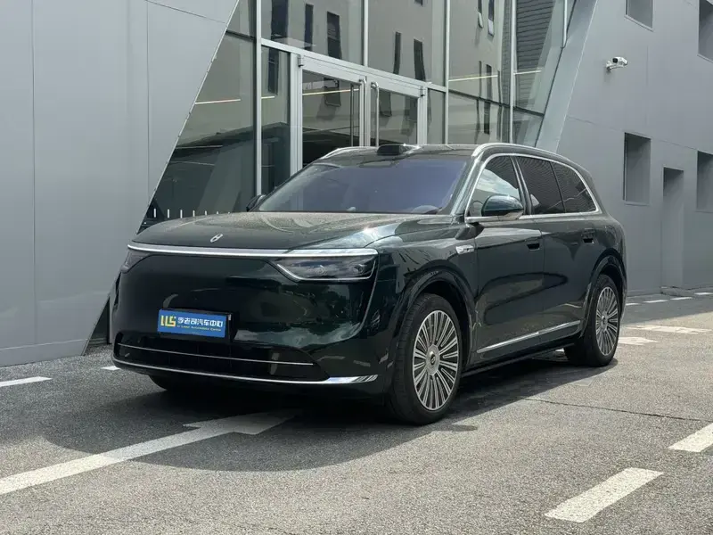 2025 Aito M8 с пробегом 33 000 км
