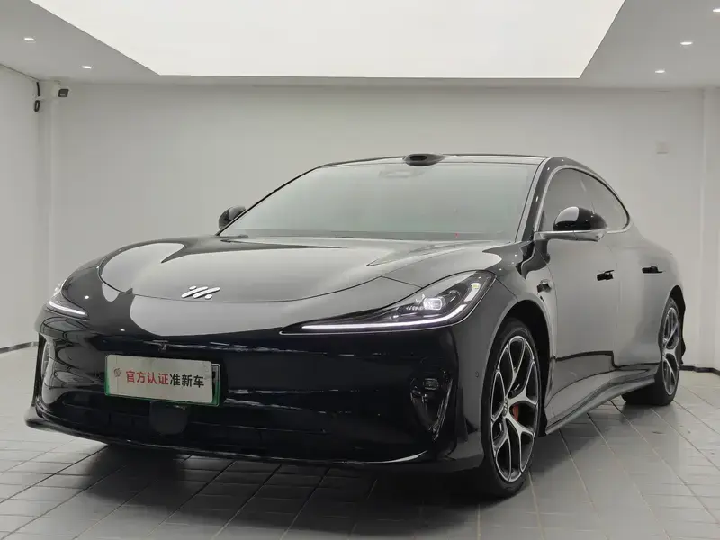 2025 IM Motors (Zhiji) L6 с пробегом 13 400 км