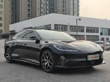 2025 IM Motors (Zhiji) L6 с пробегом 13 400 км