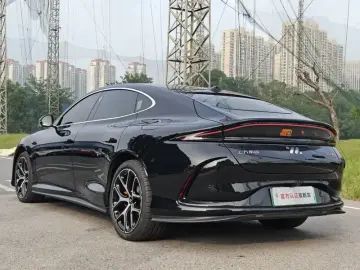 2025 IM Motors (Zhiji) L6 с пробегом 13 400 км