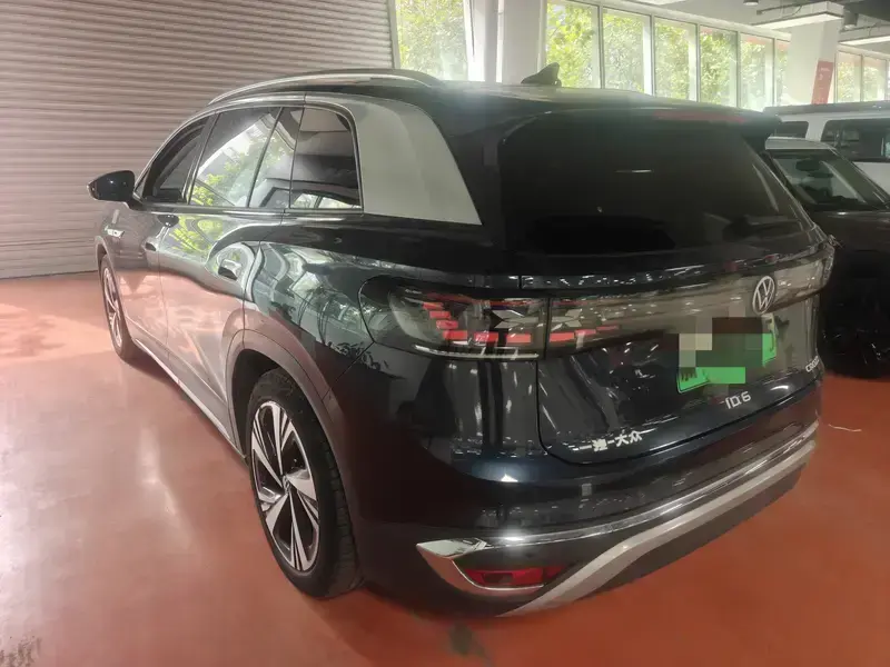 2022 Volkswagen ID.6 с пробегом 32 900 км
