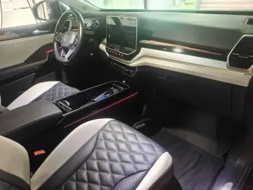 2022 Volkswagen ID.6 с пробегом 32 900 км