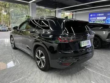 2022 Volkswagen ID.6 с пробегом 37 000 км