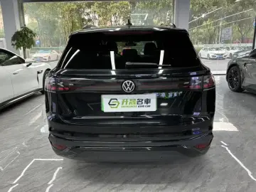 2022 Volkswagen ID.6 с пробегом 37 000 км