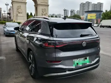 2022 Volkswagen ID.6 с пробегом 62 000 км