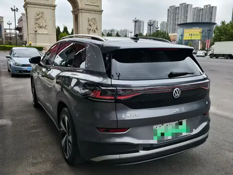 2022 Volkswagen ID.6 с пробегом 62 000 км