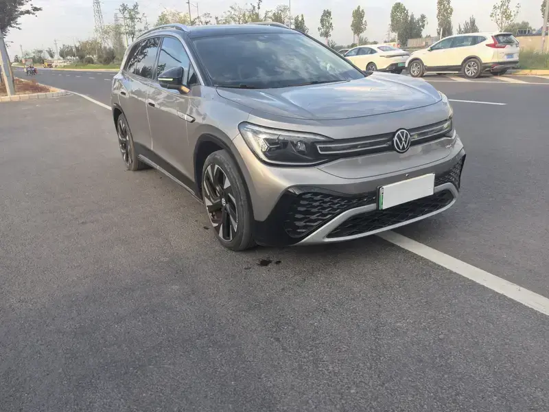 2021 Volkswagen ID.6 с пробегом 27 000 км