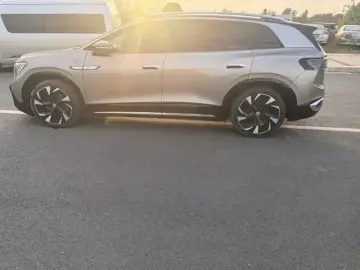 2021 Volkswagen ID.6 с пробегом 27 000 км