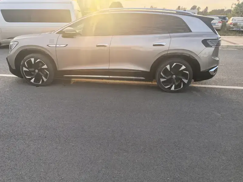2021 Volkswagen ID.6 с пробегом 27 000 км