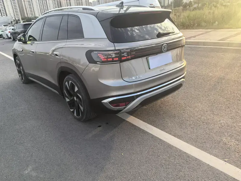 2021 Volkswagen ID.6 с пробегом 27 000 км