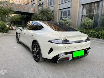 2024 Xiaomi SU7 с пробегом 86 000 км