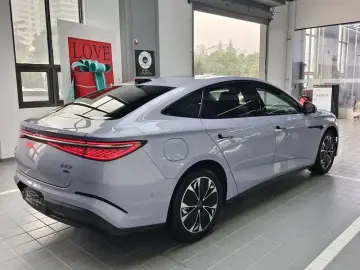2026 BYD Seal 07 с пробегом 6 500 км