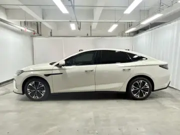 2026 BYD Seal 07 с пробегом 4 300 км