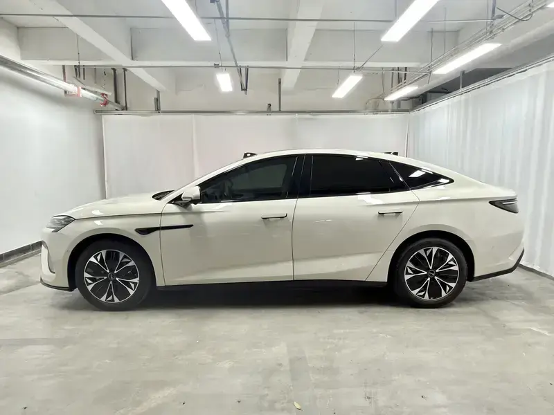 2026 BYD Seal 07 с пробегом 4 300 км