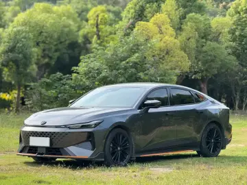 2024 Changan UNI-V с пробегом 33 000 км