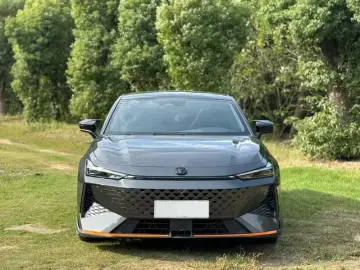 2024 Changan UNI-V с пробегом 33 000 км