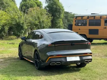 2024 Changan UNI-V с пробегом 33 000 км
