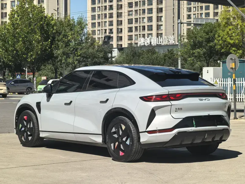 2025 BYD Song L с пробегом 26 000 км