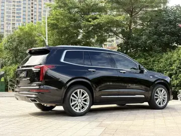 2022 Cadillac XT6 с пробегом 75 000 км