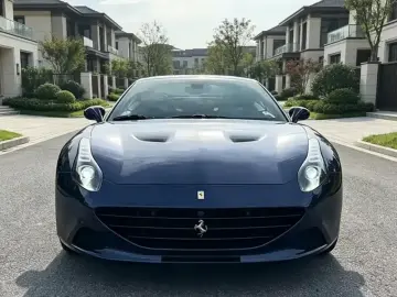 2015 Ferrari California с пробегом 75 000 км